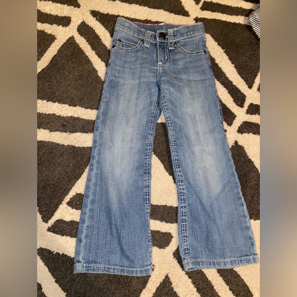 Wrangler Rock 47 Girls Jeans Size 5 EUC